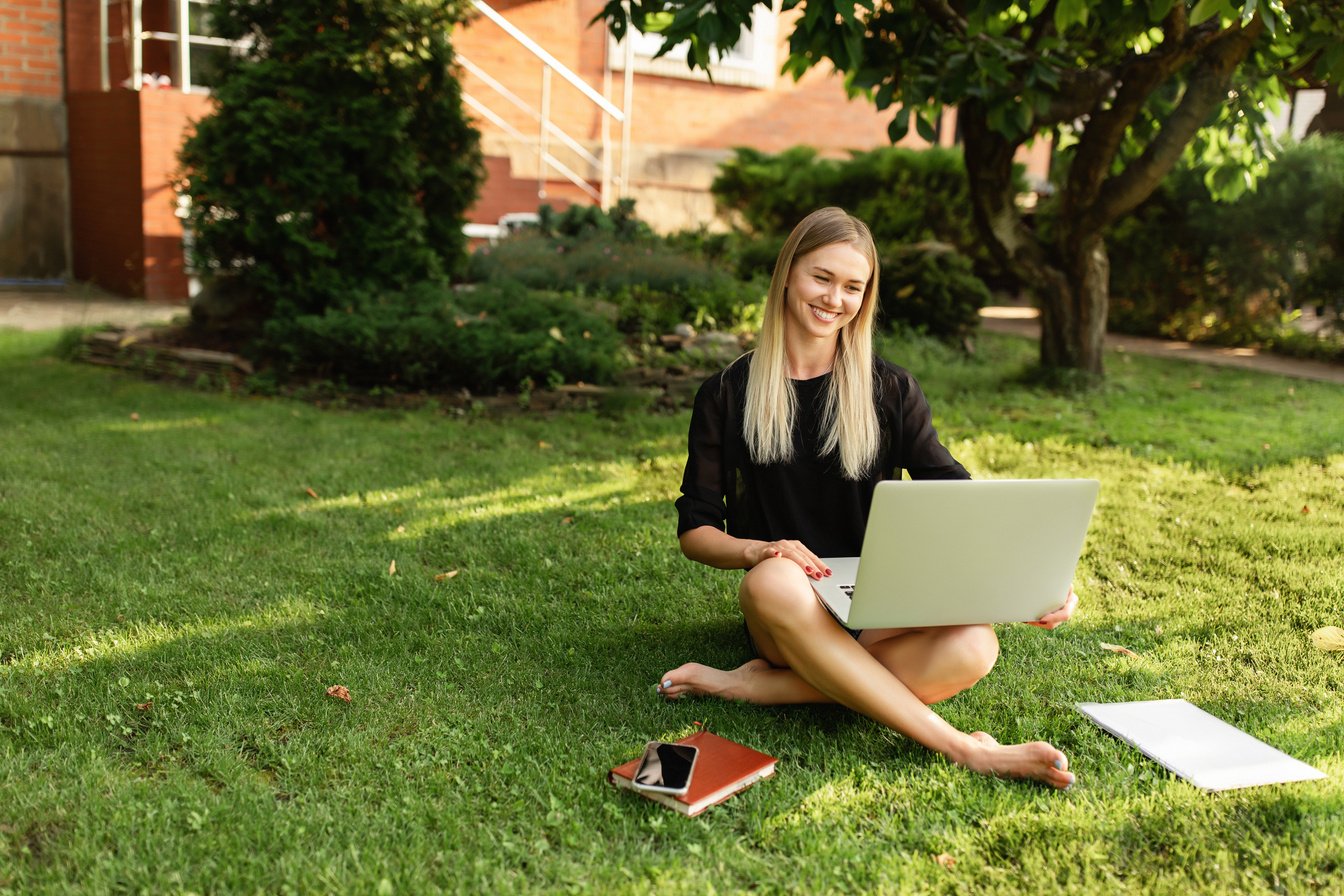 Online learning outdoors.